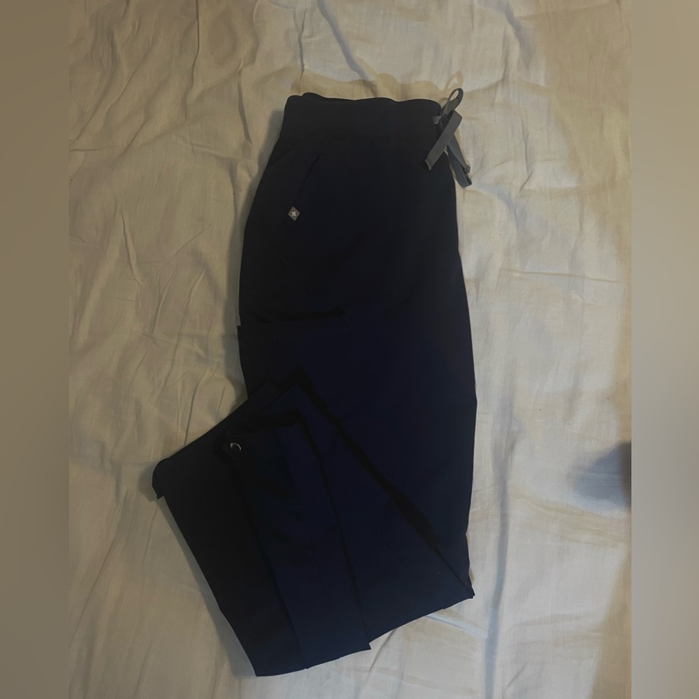 FIGS Navy cargo pants with adjustable snaps - size M - worn once